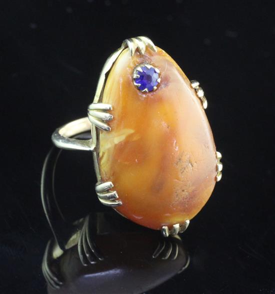 A gold, amber and sapphire set dress ring, size F.